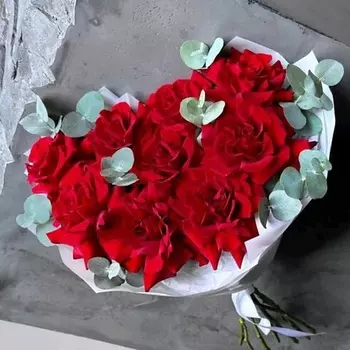 SWEET SOFI СТУДИЯ ЦВЕТОВ Французские розы премиум с эвкалиптом