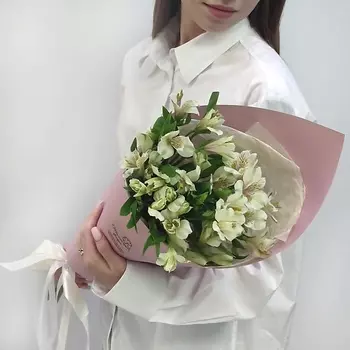 ТАЛИСМАН ФЛОРА Белые альстромерии в упаковке