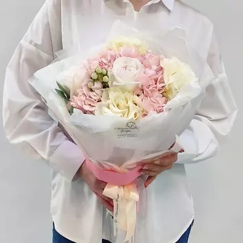 ТАЛИСМАН ФЛОРА Рассветный ангел букет из розовой гортензии и пионовидных роз