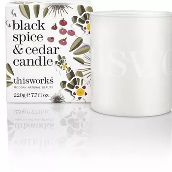 THIS WORKS Ароматическая свеча Black Spice & Cedar С корицей, кедром и ладаном 220.0