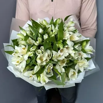 ВАМ БУКЕТ МАГАЗИН ЦВЕТОВ И ПОДАРКОВ Стойкий белоснежный букет из альстромерии