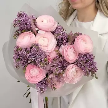 VERB’A Букет из сирени и ранункулюсов в матовой упаковке