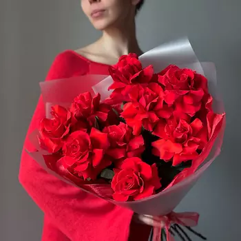 VERESK Букет из красных французских роз в стильной упаковке