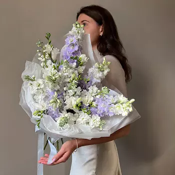 VERESK Пышный букет с дельфиниумом, нежными фрезиями и белой маттиолой. Veresk 431