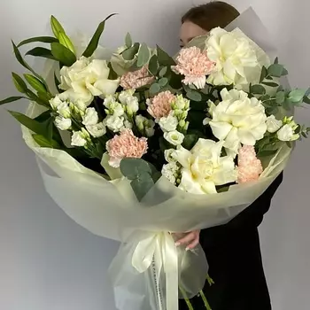 VLSHBN FLOWERS STATE Авторский весенний букет с белыми Розами, Диантус , Эустома, Лилия, Эвкалипт