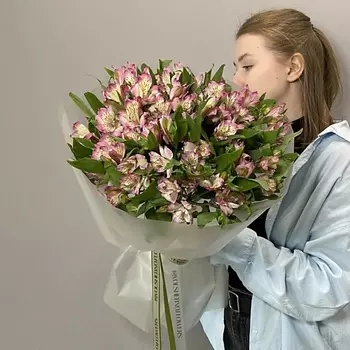 VLSHBN FLOWERS STATE Монобукет из нежной Альстромерий