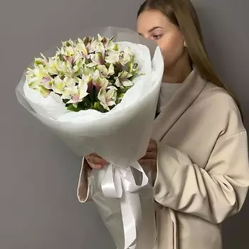 VLSHBN FLOWERS STATE Монобукет комплимент из белых альстромерий
