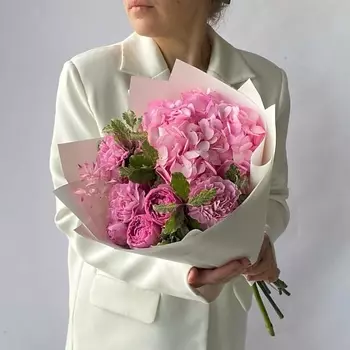 WHITE ROSE STUDIO Букет-комплимент «Малиновое пралине»