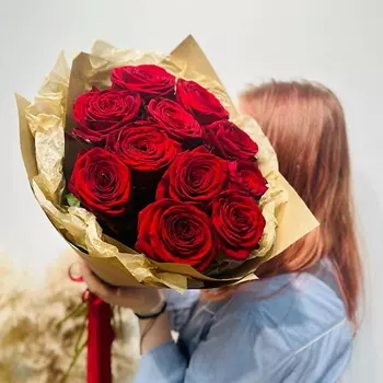 WISTERIA 11 красных роз Россия 70