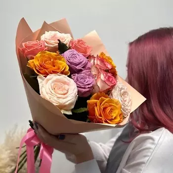 WISTERIA Букет 11 роз микс