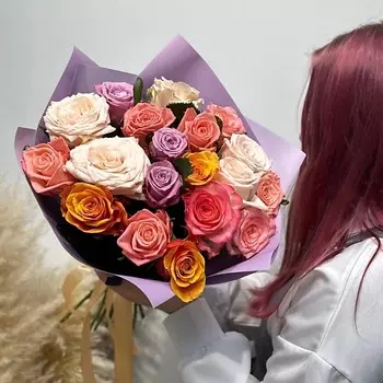 WISTERIA Букет 19 роз микс