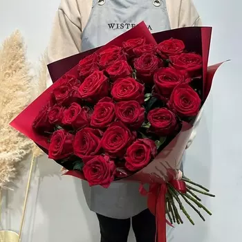 WISTERIA Букет 27 шикарных красных роз
