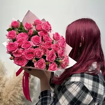 WISTERIA Букет 7 кустовых розовых роз