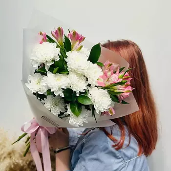 WISTERIA Букет из альстромерии и хризантемы "Весна"
