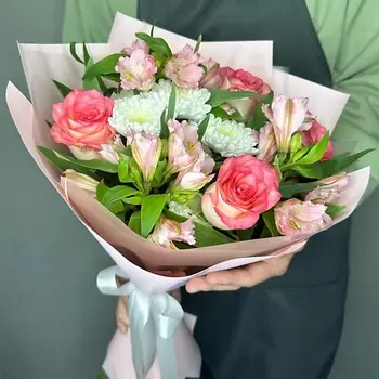 WISTERIA Букет из альстромерий, роз и кустовой хризантемы