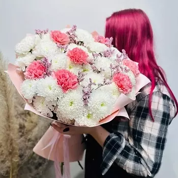 WISTERIA Букет кустовая хризантема, розовые диантусы и лимониум