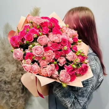 WISTERIA Букет малиновые и розовые кустовые розы