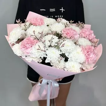 WISTERIA Букет нежно-розовые диантусы и белоснежная хризантема с лимониумом