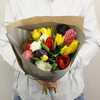 ЯРКИЙ БУКЕТ ИЗ ВЕСЕННИХ ЦВЕТОВ