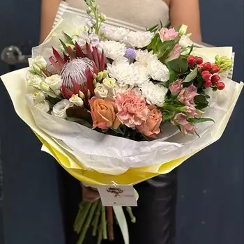 YULIA FLOWER Букет «Дерзкая протея»