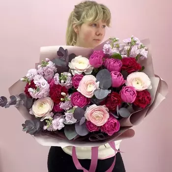 ЗАЦВЕТАЙ. ЦВЕТОЧНЫЙ БУТИК Авторский букет «Истинно Розовый» с ранункулюсами и сортовыми розами