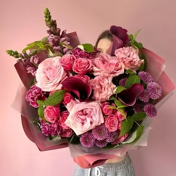 ЗАЦВЕТАЙ. ЦВЕТОЧНЫЙ БУТИК Авторский премиум букет «Сливовый пирог» с каллами и розами