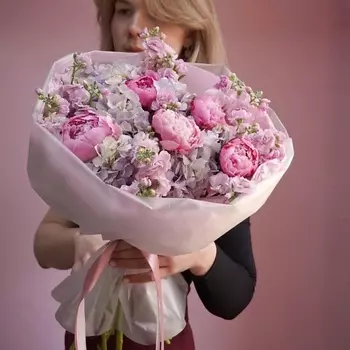 ЗАЦВЕТАЙ. ЦВЕТОЧНЫЙ БУТИК Букет из роскошных пионов , гортензий и маттиолы "Для самой милой"