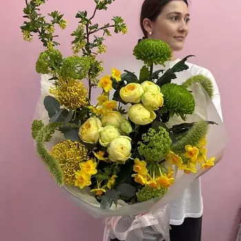 ЗАЦВЕТАЙ. ЦВЕТОЧНЫЙ БУТИК Букет «весна в сердце» с цветущими ветками и нарциссами