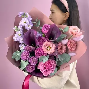 ЗАЦВЕТАЙ. ЦВЕТОЧНЫЙ БУТИК Дизайнерский букет на основе Калл «Сливовый пунш»