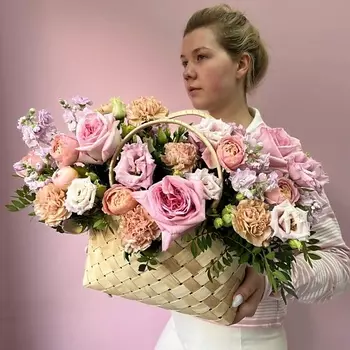 ЗАЦВЕТАЙ. ЦВЕТОЧНЫЙ БУТИК Корзина с цветами «ми-ми-ми» из ароматного микса цветов