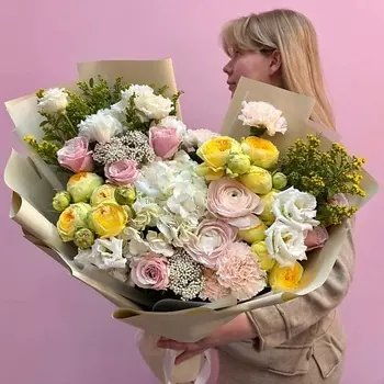 ЗАЦВЕТАЙ. ЦВЕТОЧНЫЙ БУТИК Премиум букет «лимончелло» с ранункулюсами и пионовидными розами