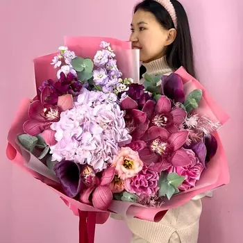 ЗАЦВЕТАЙ. ЦВЕТОЧНЫЙ БУТИК Премиум букет «Пьяная Черешня» в вишневых оттенках из элитных цветов