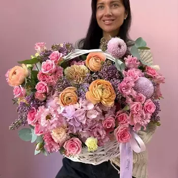 ЗАЦВЕТАЙ. ЦВЕТОЧНЫЙ БУТИК Премиум корзина с цветами «Манговое наслаждение»