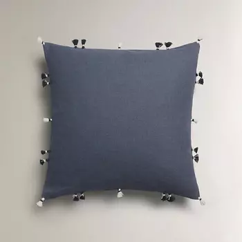ZARA HOME Чехол на подушку с мини-помпоном 45 x 45