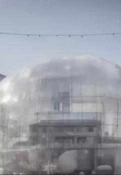 Взаперти