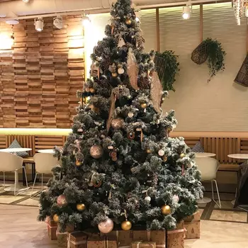 Дизайнерская Елка с Золотым новогодним декором Christmas Tree Golden Feathers