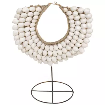 Этническое ожерелье из ракушек на подставке White Shells Necklace