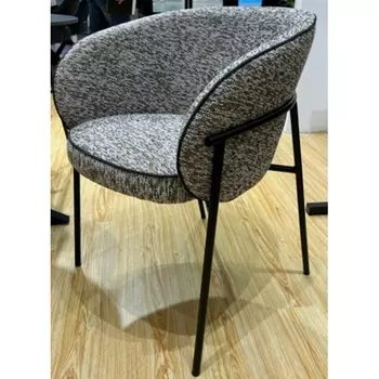 Стул M-City GUST цвет светло-серый TOPIC 451 / черный каркас / Товарный знак DISAUR