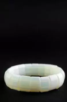 Браслет из камня. Лунный камень