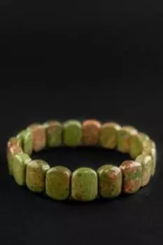 Браслет из камня. Яшма унакит