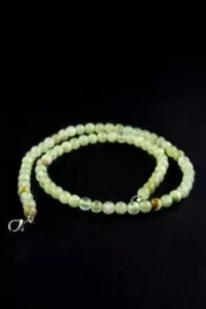 Бусы из камня 23 см. Нефрит
