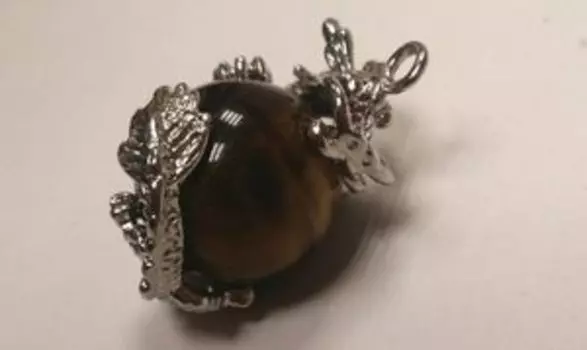 Кулон дракон с камнем маленький. Тигровый глаз