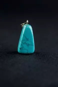 Кулон маленький из камня. Бирюза
