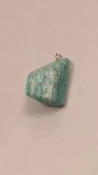 Кулон маленький из камня необработанный. Амазонит