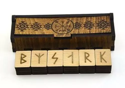 Руны исландские в деревянной шкатулке