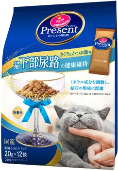 Лакомство Present для взрослых кошек для профилактики мочекаменной болезни с японским тунцом бонито (240 гр)