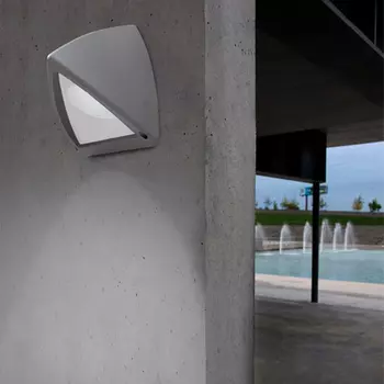 Уличный настенный светильник Leds C4 Piramid 05-9559-34-B8