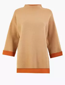 Джемпер с цветными вставками на рукавах