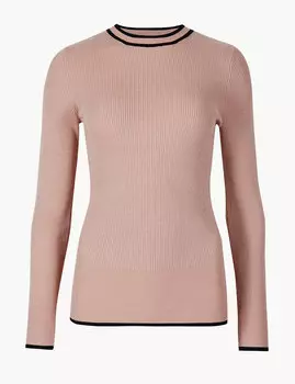 Джемпер с круглой горловиной украшен контрастной полосой