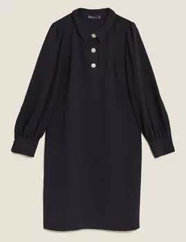Платье прямого кроя до колена декорировано пуговицами